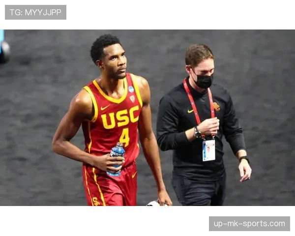 埃文·莫布里内线高效防守拉开球队禁区保护差距