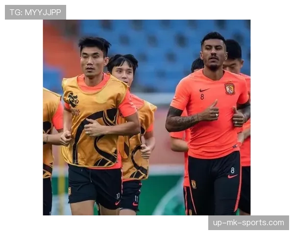 保利尼奥本赛季高位逼抢压制后防线提升中场控制力