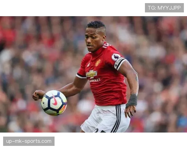 曼联重建反复难见成效，长期战略缺失影响持续显现